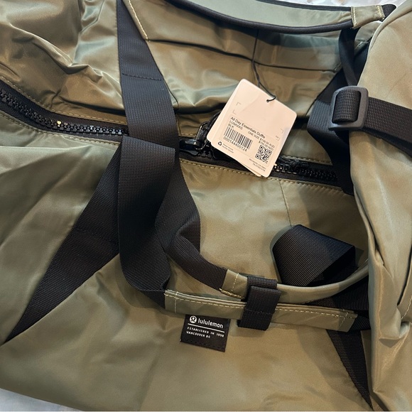 Lululemon All day Essential Duffle Bag gym bag new sage gray - Picture 4 of 11